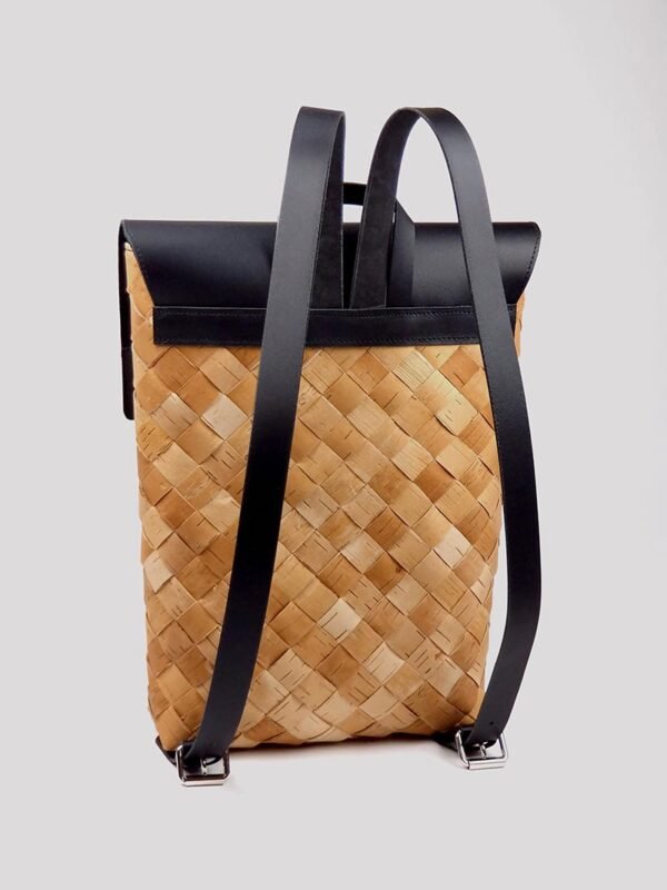 byork-azsIrEsOvJY-unsplash Featherline – Beige & Black Tote
